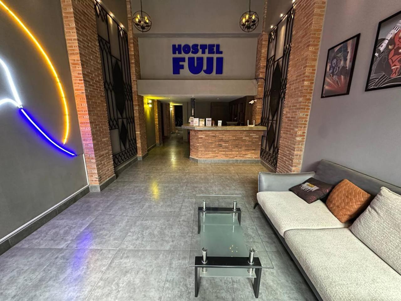 Hostel Fuji Phnom Penh Exterior photo